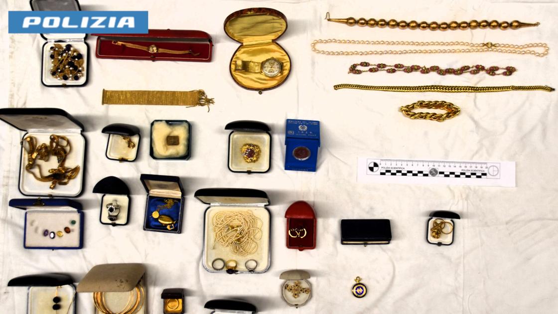 Un chilo tra oro e monili preziosi: truffa da 80mila euro a un’anziana, il 40enne resta in carcere