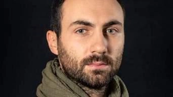 Mostra di Andrea Pucci al Caffè Così com'è: "Tratteggi in Passeggiata" offre un'immersione nella storia di Viareggio attraverso opere emozionanti. In esposizione ritratti e paesaggi fino al 6 dicembre. Mostra di Andrea Pucci al Caffè Così com'è: "Tratteggi in Passeggiata" offre un'immersione nella storia di Viareggio attraverso opere emozionanti. In esposizione ritratti e paesaggi fino al 6 dicembre.