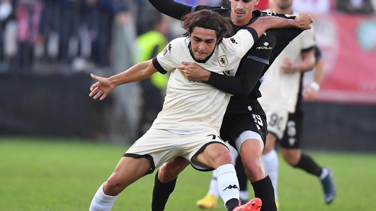 Un momento della gara tra Carpi e Lucchese Un momento della gara tra Carpi e Lucchese