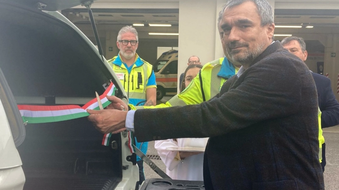 Prato, la Misericordia ha un nuovo mezzo: una jeep e un carrello per le emergenze