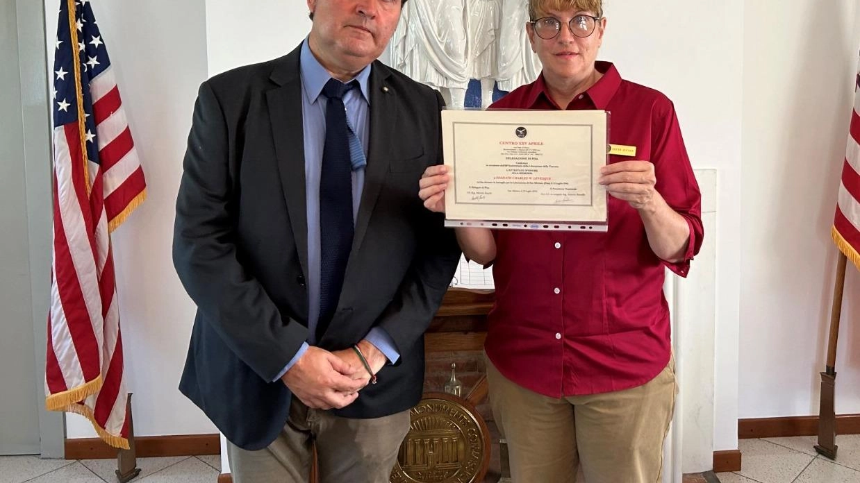 ll delegato provinciale di Pisa del Centro XXV Aprile, Michele Fiaschi si è recato al Cimitero di Guerra Americano di Firenze ll delegato provinciale di Pisa del Centro XXV Aprile, Michele Fiaschi si è recato al Cimitero di Guerra Americano di Firenze
