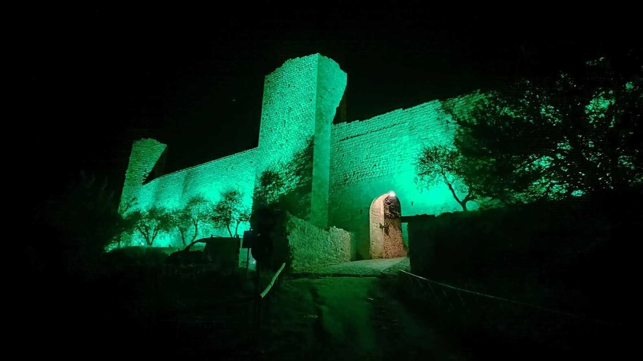 Un nuovo e suggestivo mantello di luce avvolge le mura di Monteriggioni Un nuovo e suggestivo mantello di luce avvolge le mura di Monteriggioni