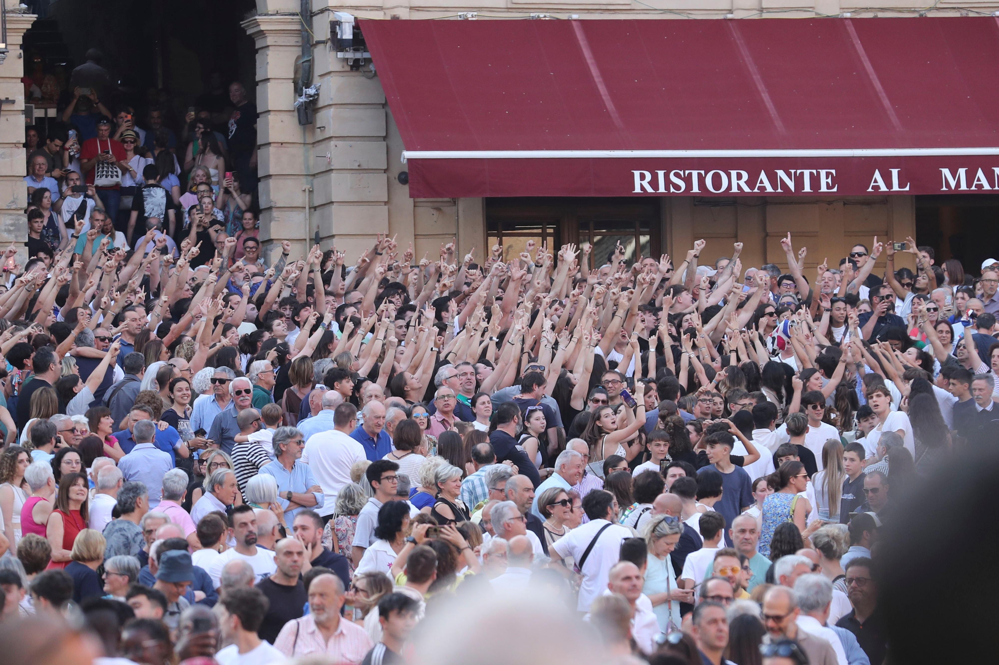 Palio, estratte le contrade: Lupa, Oca, Bruco, Valdimontone e Pantera Palio, estratte le contrade: Lupa, Oca, Bruco, Valdimontone e Pantera