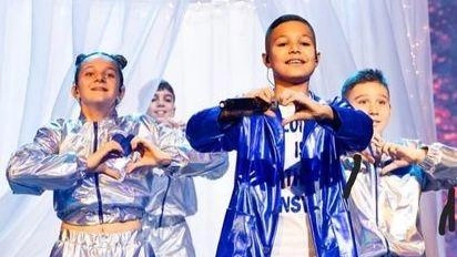 Una giovane ballerina di Porcari, Bianca Fabbri, rappresenterà l'Italia al Junior Eurovision Song Contest 2024 con il brano "Pigiama Party". Un talento emergente che porta orgoglio al suo paese. Una giovane ballerina di Porcari, Bianca Fabbri, rappresenterà l'Italia al Junior Eurovision Song Contest 2024 con il brano "Pigiama Party". Un talento emergente che porta orgoglio al suo paese.