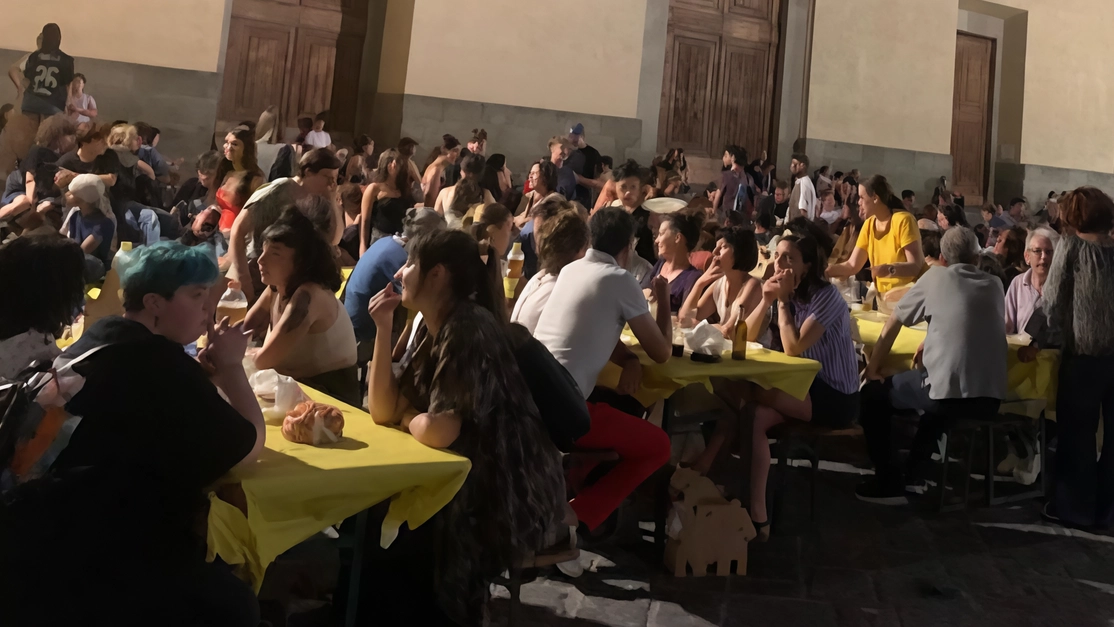 Un momento della cena. contro la rsa di lusso in Santo Spirito Un momento della cena. contro la rsa di lusso in Santo Spirito
