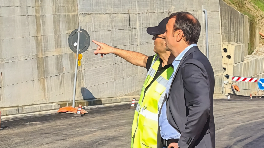 Il sindaco in sopralluogo alla frana Il sindaco in sopralluogo alla frana