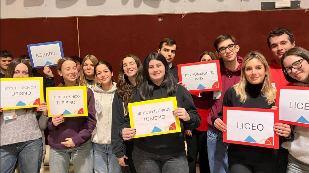 Gli alunni di terza media e i loro genitori potranno conoscere meglio la scuola nell’open day di mercoledì Gli alunni di terza media e i loro genitori potranno conoscere meglio la scuola nell’open day di mercoledì