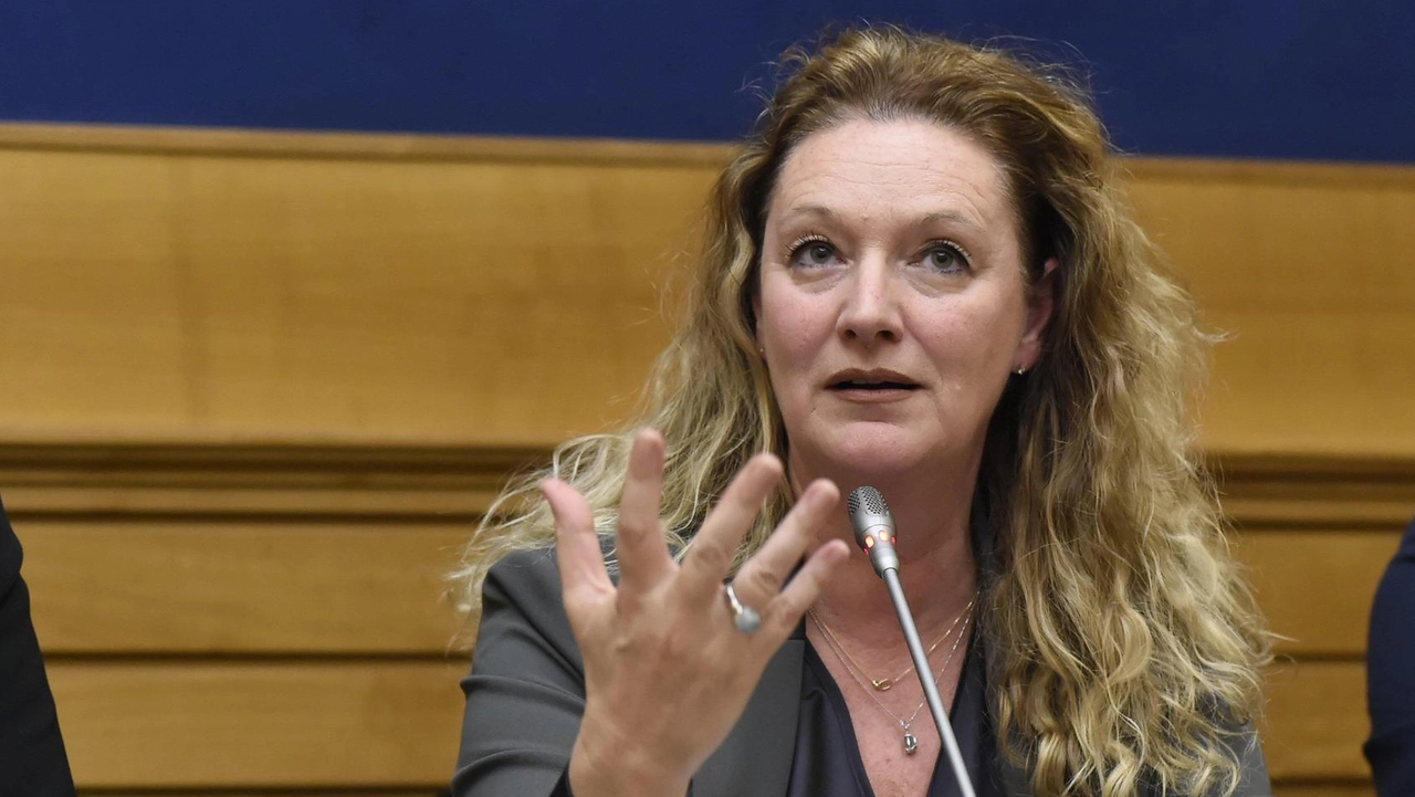 I primi effetti del commissariamento in seguito alle dimissioni della sindaca di Prato si vedono subito. Ieri il Comune...