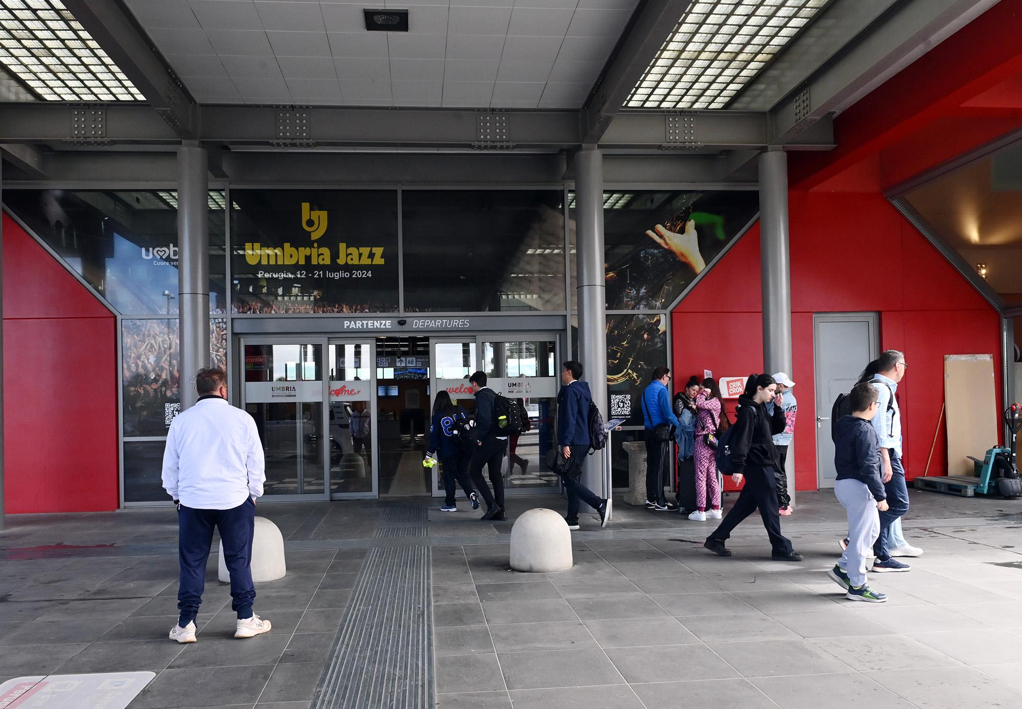Volo da incubo: ritardo di 6 ore per l’aereo Perugia-Palermo
