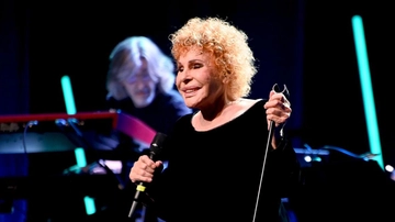 La diva senza tempo torna in Versilia. Ornella Vanoni in dialogo con De Gregorio