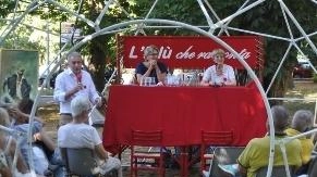 Nella foto a sinistra uno dei tanti eventi organizzati dalla ’Casa di Hilde’ a cui la comunità si è stretta affettuosamente Nella foto a sinistra uno dei tanti eventi organizzati dalla ’Casa di Hilde’ a cui la comunità si è stretta affettuosamente