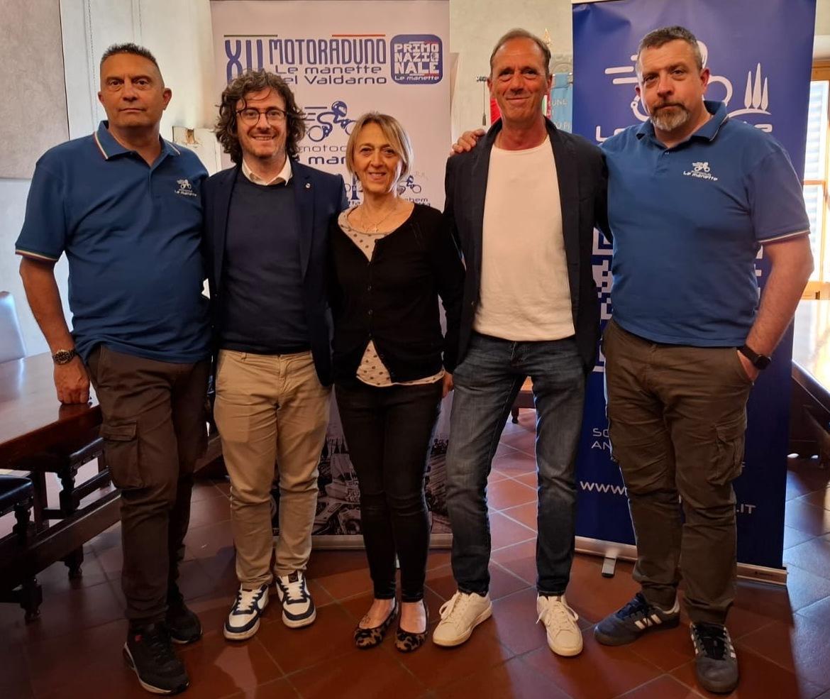 https://www.lanazione.it/image-service/view/acePublic/alias/contentid/Mzk5YzY0ZmMtY2RmNi00/0/da-manette-a-motoclub-parte-oggi-il-primo-raduno-della-nuova-federazione.jpeg