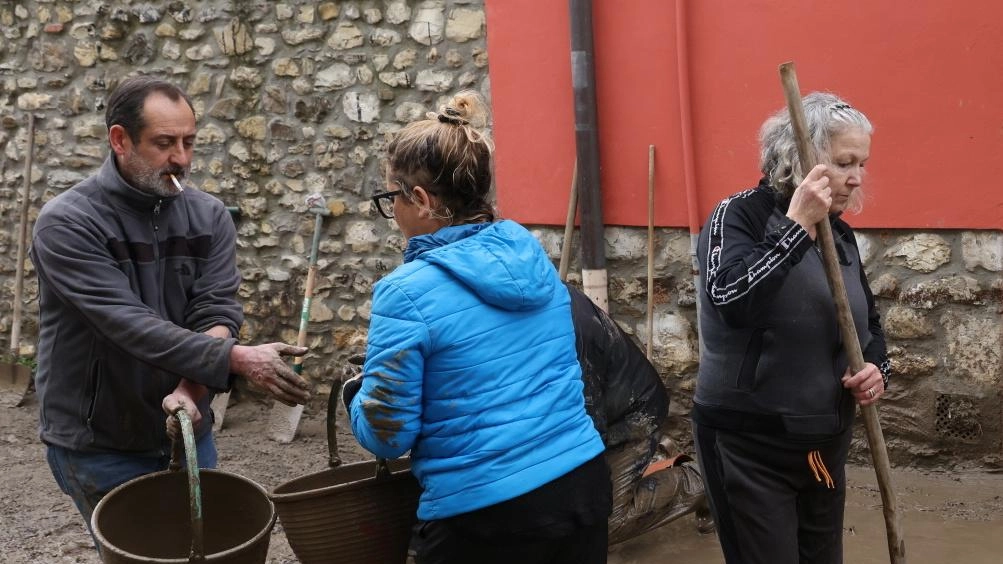 Il piccolo paradiso è ridotto a una distesa di pietre, un colpo al cuore per gli amanti della natura. E il Club Alpino lancia l’allarme: "Urgente monitorare frane e smottamenti: c’è pericolo".