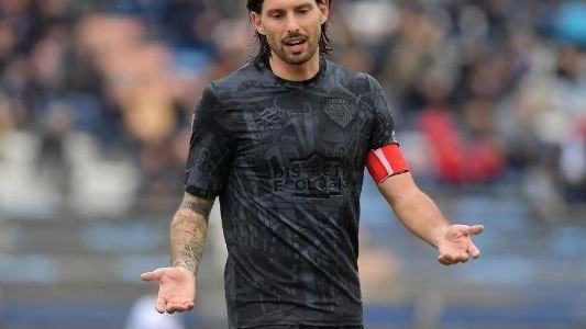 Il 28enne difensore Edoardo Vona ha firmato un contratto di due anni col Pontedera