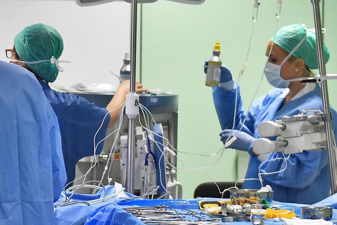 https://www.lanazione.it/image-service/view/acePublic/alias/contentid/MzkxZjMwNmEtMWJjNC00/0/trapianti-tre-vite-salvate-svolta-storica-al-lotti-donazione-multiorgano.jpeg