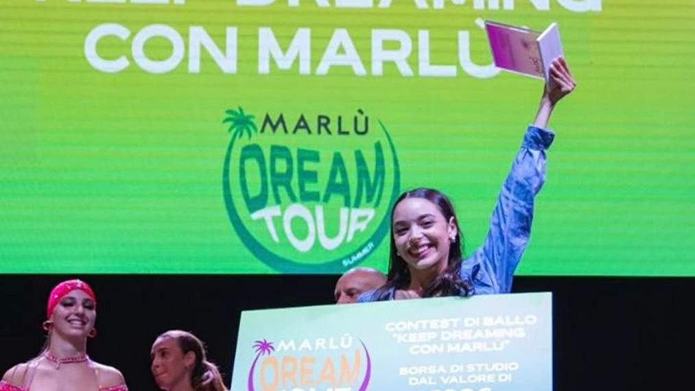 La quindicenne Martina Bertini di Agliana vince il contest di danza "Keep dreaming con Marlù" a San Vincenzo, ottenendo una borsa di studio e riconoscimenti. La quindicenne Martina Bertini di Agliana vince il contest di danza "Keep dreaming con Marlù" a San Vincenzo, ottenendo una borsa di studio e riconoscimenti.
