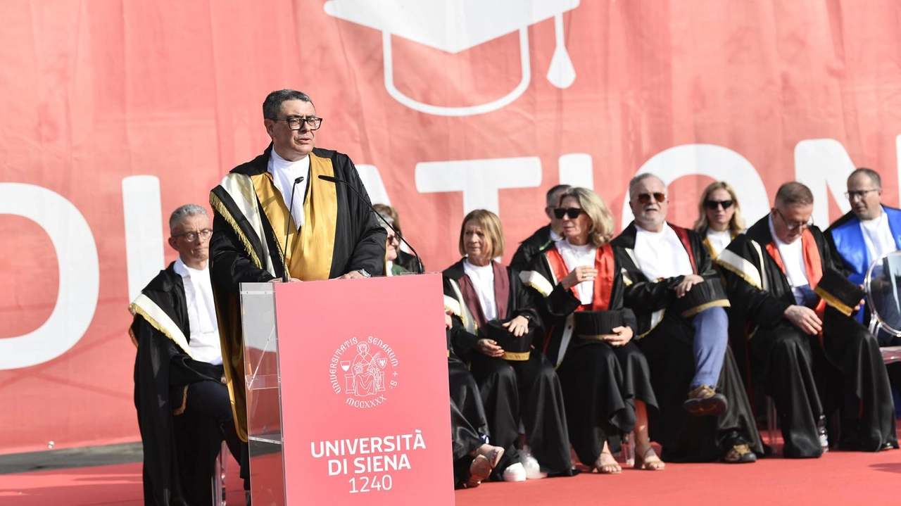 L’Università di Siena sale per il terzo anno consecutivo grazie a ricerca reputazione accademica, mondo delle imprese e rapporto studenti-docenti . L’Università di Siena sale per il terzo anno consecutivo grazie a ricerca reputazione accademica, mondo delle imprese e rapporto studenti-docenti .