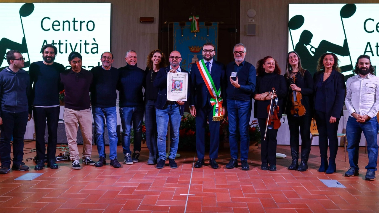 Nella Sala Maggiore della biblioteca la cerimonia con i protagonisti. L’annuncio del sindaco: "A gennaio partirà il cantiere del nuovo teatro". Nella Sala Maggiore della biblioteca la cerimonia con i protagonisti. L’annuncio del sindaco: "A gennaio partirà il cantiere del nuovo teatro".