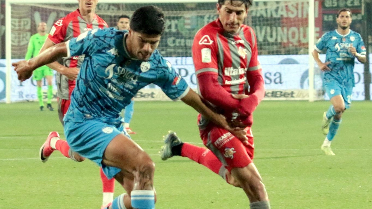 Aurelio fra i migliori in campo giovedì sera a Cremona (foto Rastelli) Aurelio fra i migliori in campo giovedì sera a Cremona (foto Rastelli)