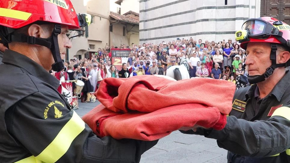 I vigili del fuoco vestiranno il Santo I vigili del fuoco vestiranno il Santo