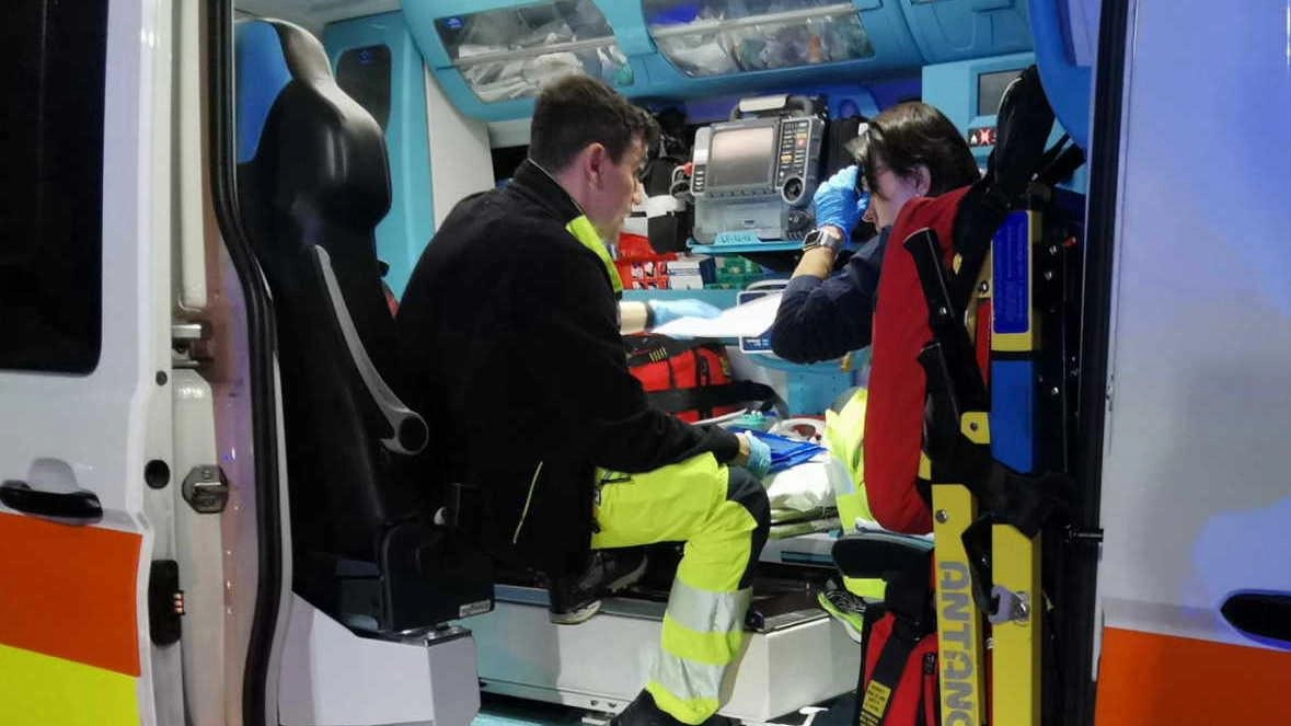 Trentatreenne picchiato senza motivo in strada a Prato: finisce in ospedale con sette giorni di prognosi. Carabinieri identificano l'aggressore. Trentatreenne picchiato senza motivo in strada a Prato: finisce in ospedale con sette giorni di prognosi. Carabinieri identificano l'aggressore.