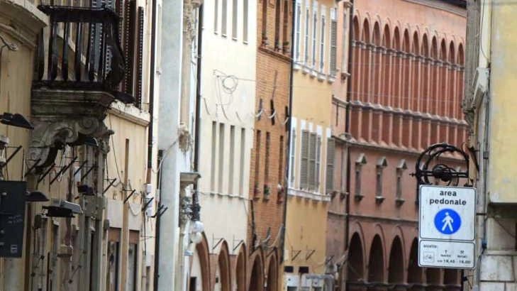 A Corso Cavour solo pedoni, “no“ a bici, monopattini e skateboard A Corso Cavour solo pedoni, “no“ a bici, monopattini e skateboard