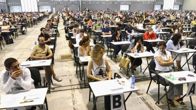 Il segretario generale di Cgil Fc Pasquale Cuomo: "Giusta la protesta degli ’idonei in sospeso’ che vengono scavalcati dagli idonei delle nuove graduatorie. Il tutto gestito da una piattaforma informatica". Il segretario generale di Cgil Fc Pasquale Cuomo: "Giusta la protesta degli ’idonei in sospeso’ che vengono scavalcati dagli idonei delle nuove graduatorie. Il tutto gestito da una piattaforma informatica".