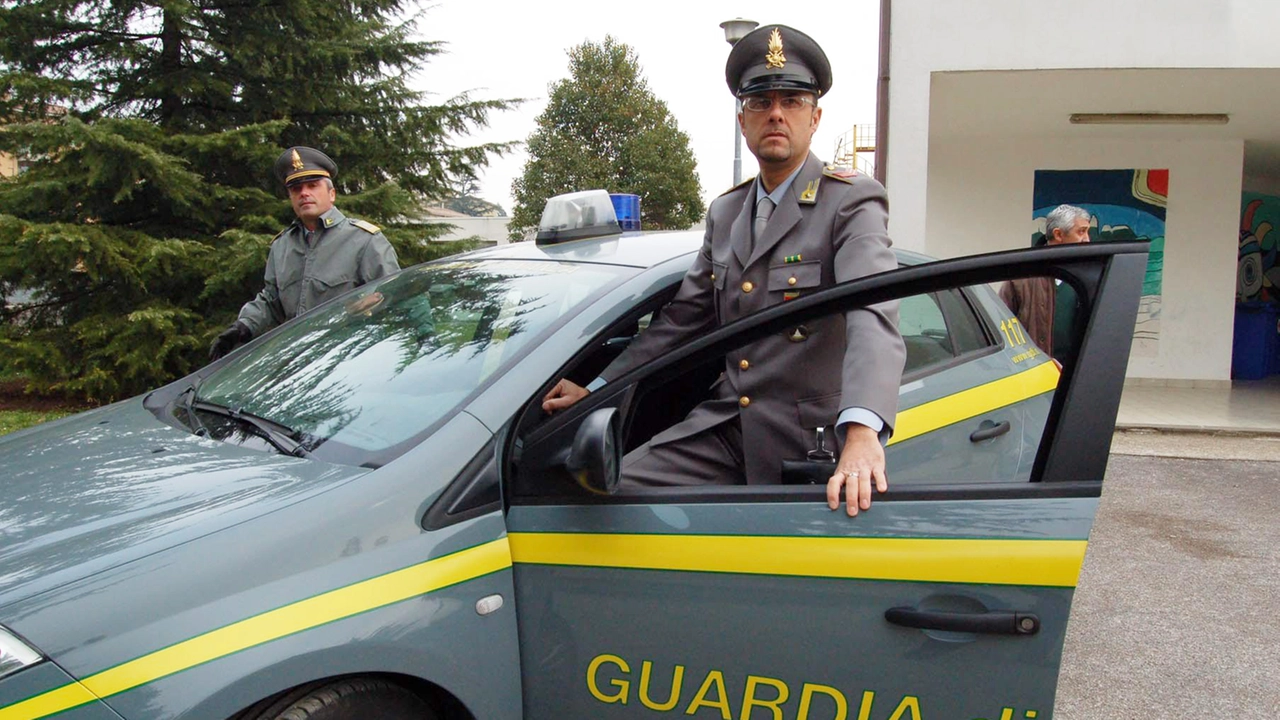 La Guardia di Finanza ha sequestrato 20mila oggetti natalizi sprovvisti delle necessarie certificazioni (foto d’archivio) La Guardia di Finanza ha sequestrato 20mila oggetti natalizi sprovvisti delle necessarie certificazioni (foto d’archivio)