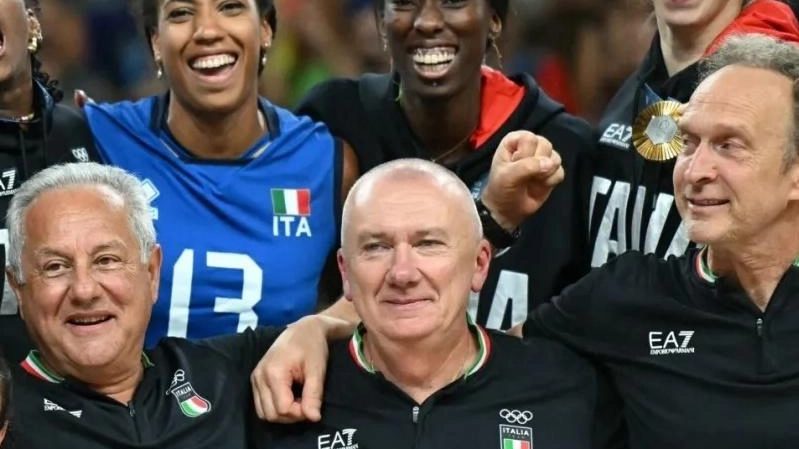 L’allenatore con Velasco e Bernardi nel team dell’Italia che ha vinto l’Olimpiade. Fu il leader della Sirio Perugia che conquistò il mondo. Da qui il legame umbro. L’allenatore con Velasco e Bernardi nel team dell’Italia che ha vinto l’Olimpiade. Fu il leader della Sirio Perugia che conquistò il mondo. Da qui il legame umbro.