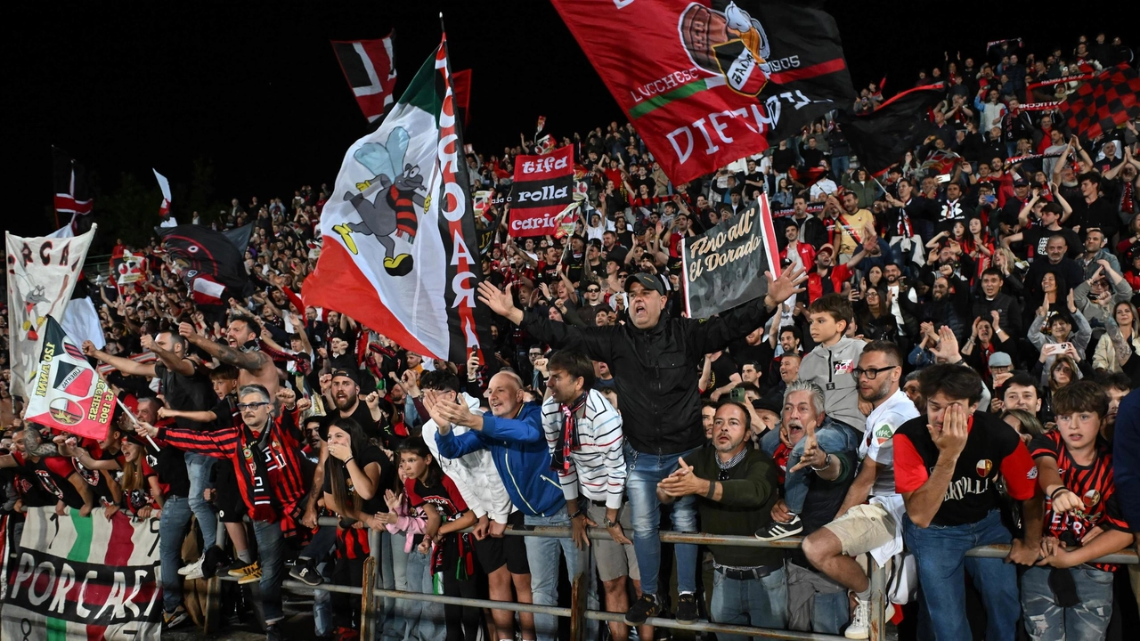 I tifosi rossoneri, nonostante tutto, coltivano ancora la speranza nel mondo imprenditoriale perché salvi la Lucchese I tifosi rossoneri, nonostante tutto, coltivano ancora la speranza nel mondo imprenditoriale perché salvi la Lucchese