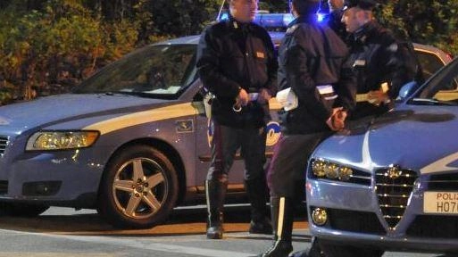 Crescono i colpi - e le aggressioni - nella zona della movida. Il giovane, senza fissa dimora, è in cella a Firenze. Oggi l’udienza. Crescono i colpi - e le aggressioni - nella zona della movida. Il giovane, senza fissa dimora, è in cella a Firenze. Oggi l’udienza.