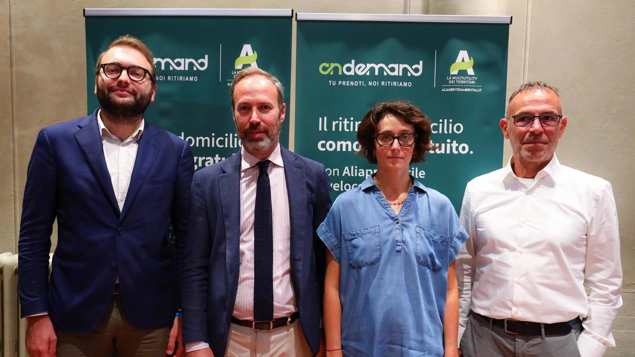 Il sindaco Alessio Mantellassi e l’assessore Laura Mannucci insieme al presidente di Alia Multiutility Lorenzo Perra e all’ingegnere Alessio Arrighi ieri alla presentazione del nuovo servizio (Gasperini/ FotoGermogli) Il sindaco Alessio Mantellassi e l’assessore Laura Mannucci insieme al presidente di Alia Multiutility Lorenzo Perra e all’ingegnere Alessio Arrighi ieri alla presentazione del nuovo servizio (Gasperini/ FotoGermogli)