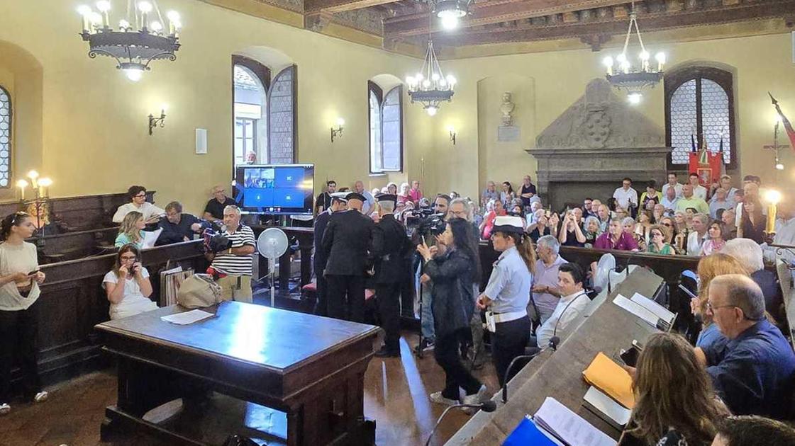 piano operativo scontro aperto permessi di costruire a rischio botta e risposta tra pd e comune