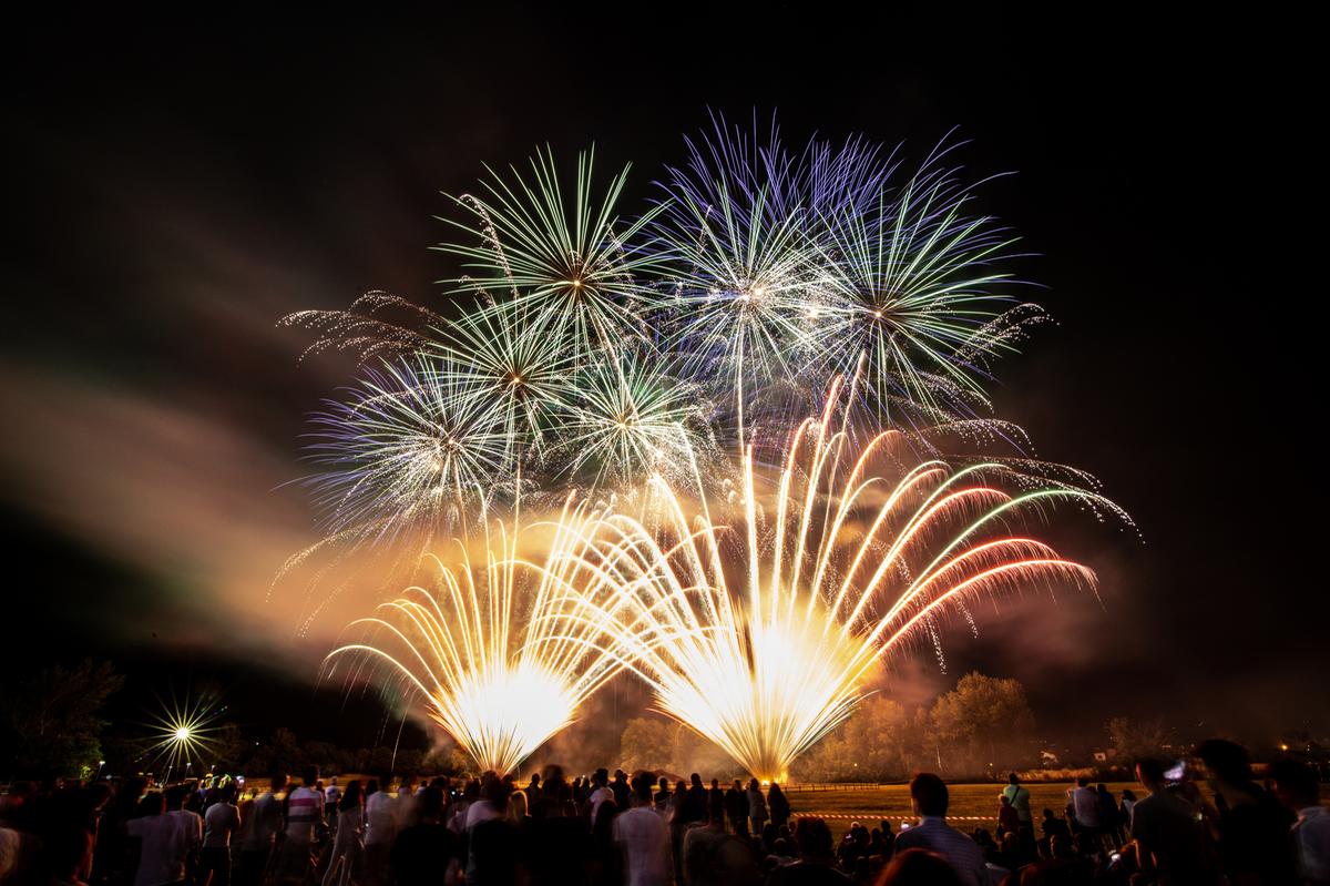 Lo show dei fuochi: spettacolo a Marina di Carrara la vigilia di Ferragosto