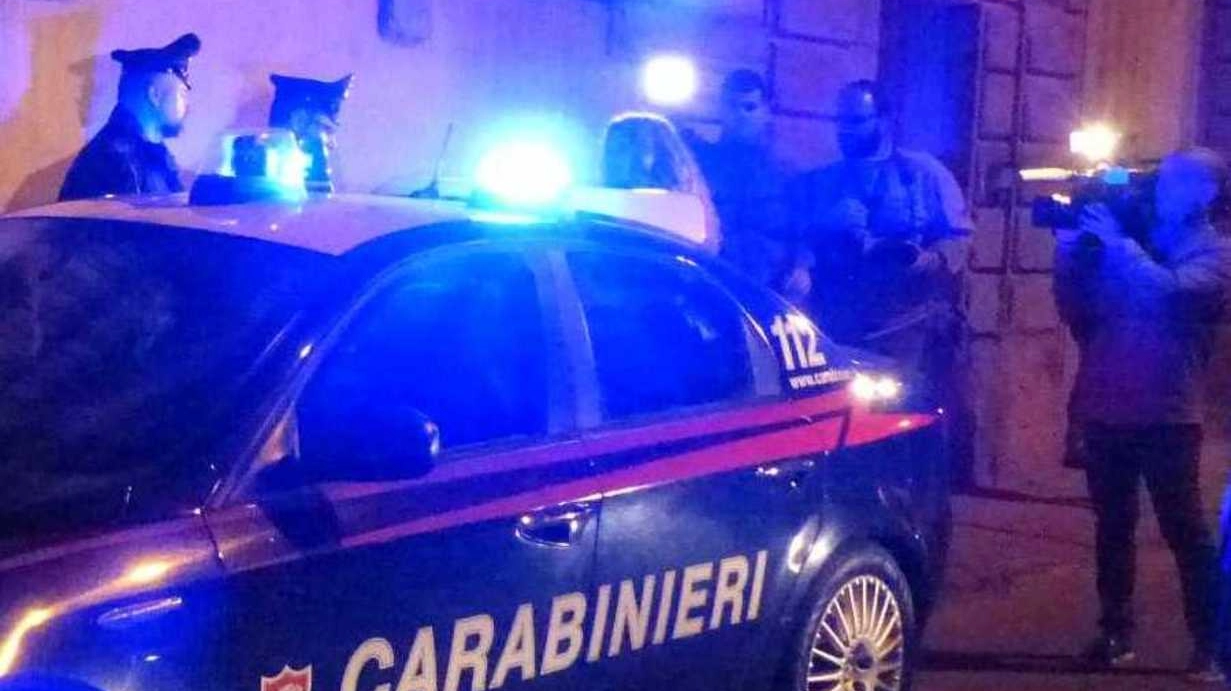L’arresto è stato possibile grazie al lavoro di squadra tra i carabinieri di Parma, figline Valdarno e Arezzo che hanno individuato e fermato il veicolo del 61enne