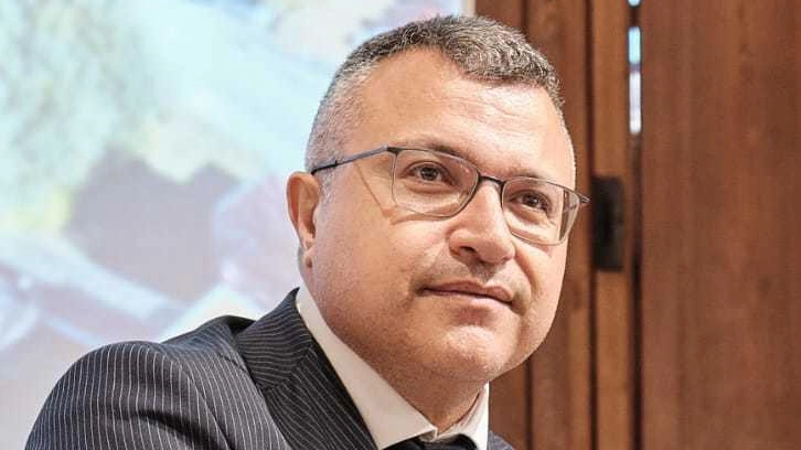 Il dirigente scolastico del «Don Lazzeri Stagi» Giovanni Fiorillo è entrato in servizio lo scorso settembre come prima esperienza in questo ruolo In pochi mesi è riuscito a scongiurare la perdita dell’autonomia dell’istituto