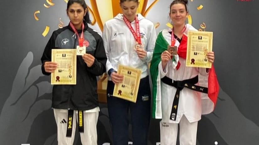 https://www.lanazione.it/image-service/view/acePublic/alias/contentid/MzlmNzFiZjEtNGIxNC00/0/taekwondo-giada-firma-unaltra-impresa.jpeg?f=16:9&w=1200&h=630