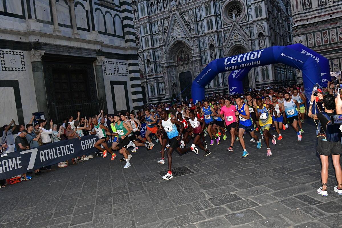 Notturna di San Giovanni, festa di corsa per duemila podisti Notturna di San Giovanni, festa di corsa per duemila podisti
