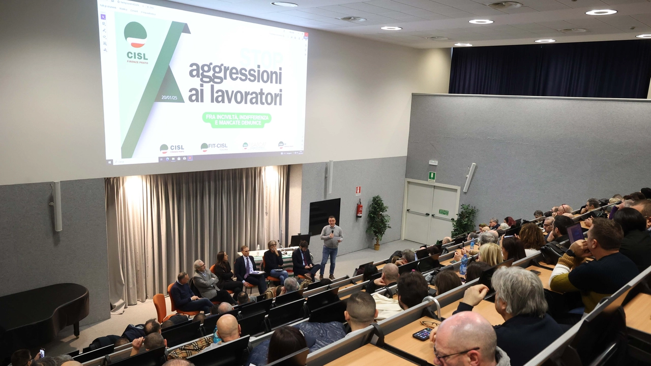 Il convegno 'Stop aggressioni ai lavoratori', organizzato dalla Cisl Firenze-Prato (Foto Giuseppe Cabras / New Press Photo)
