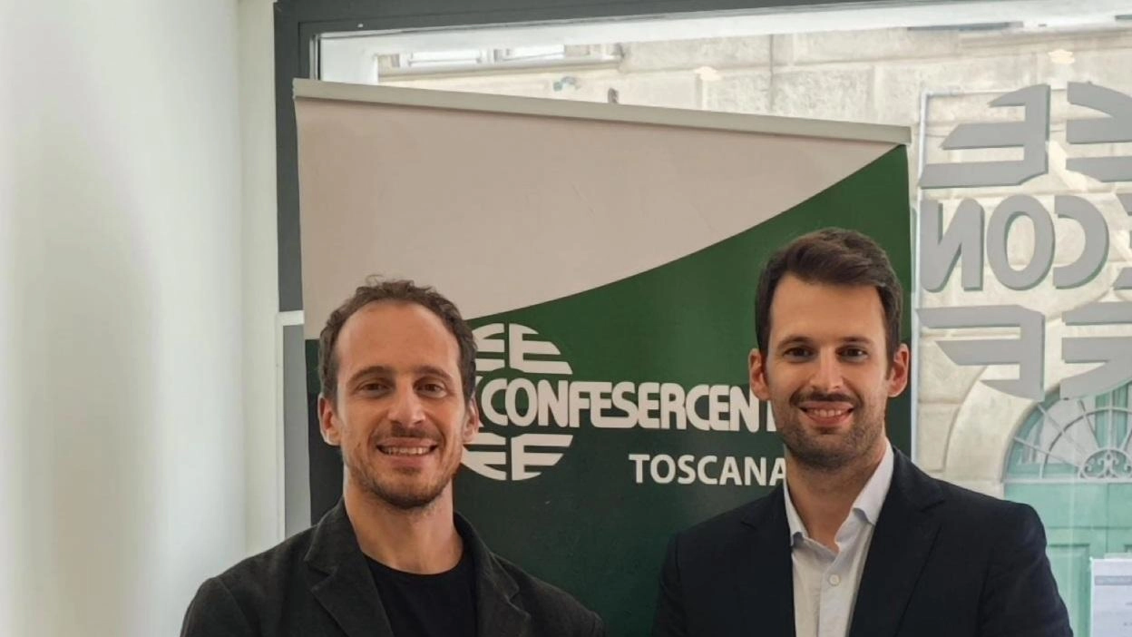 Confesercenti Valdera – Cuoio e Val di Cecina scelgono la Compagnia Sabot ed il suo direttore artistico Fabio Saccomani per... Confesercenti Valdera – Cuoio e Val di Cecina scelgono la Compagnia Sabot ed il suo direttore artistico Fabio Saccomani per...
