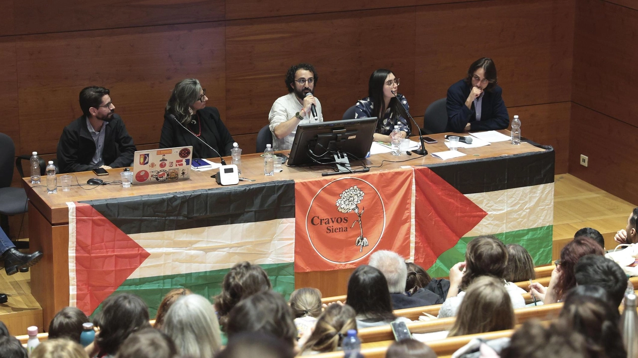 Nessun disordine o contestazione alla conferenza organizzata da Cravos. Numerosi gli interventi del pubblico formato da universitari e professori. Nessun disordine o contestazione alla conferenza organizzata da Cravos. Numerosi gli interventi del pubblico formato da universitari e professori.