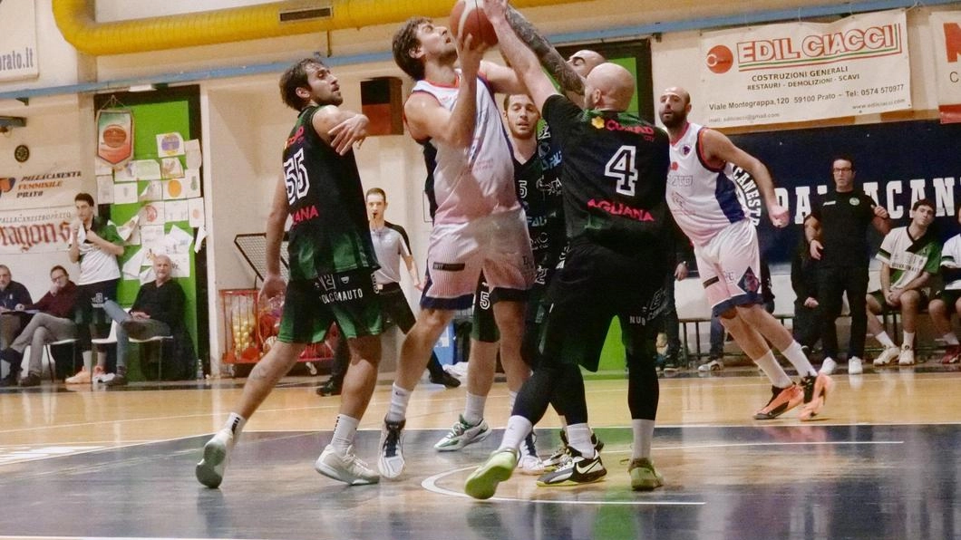 Filippo Magni in azione di attacco contro Agliana