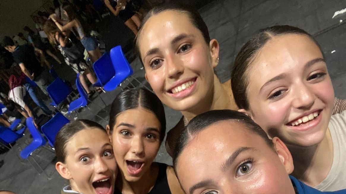 La squadra di danza contemporanea La squadra di danza contemporanea