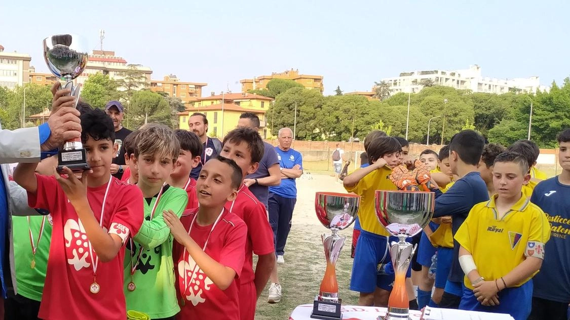 Le coppe e le singole medaglie sono state consegnate dal presidente della Laurenziana, Alfredo Ramponi e dal suo staff Le coppe e le singole medaglie sono state consegnate dal presidente della Laurenziana, Alfredo Ramponi e dal suo staff