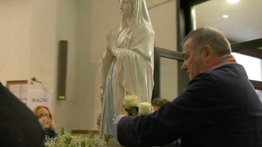 La statua della Madonna di Lourdes ha concluso a Città di Castello un lungo pellegrinaggio in Italia per i 120 anni di Unitalsi, accolto con preghiere e messe. Successivamente è ripartita per fare ritorno a Lourdes.