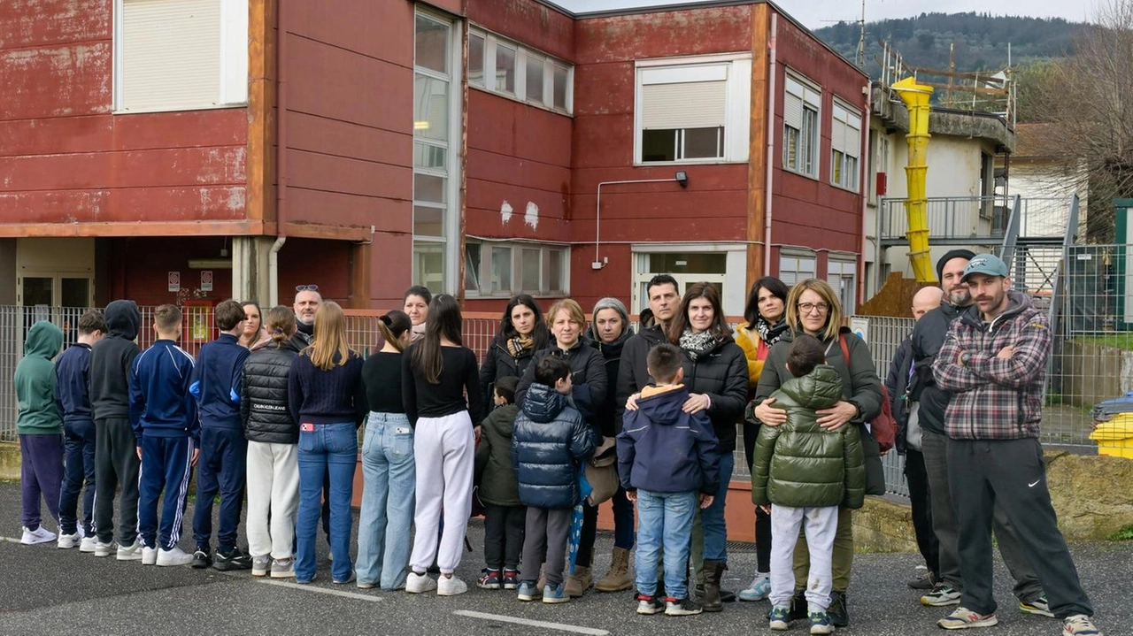 Dopo la protesta di ieri, oggi gli studenti saranno regolarmente in aula (FotocronacheGermogli) Dopo la protesta di ieri, oggi gli studenti saranno regolarmente in aula (FotocronacheGermogli)