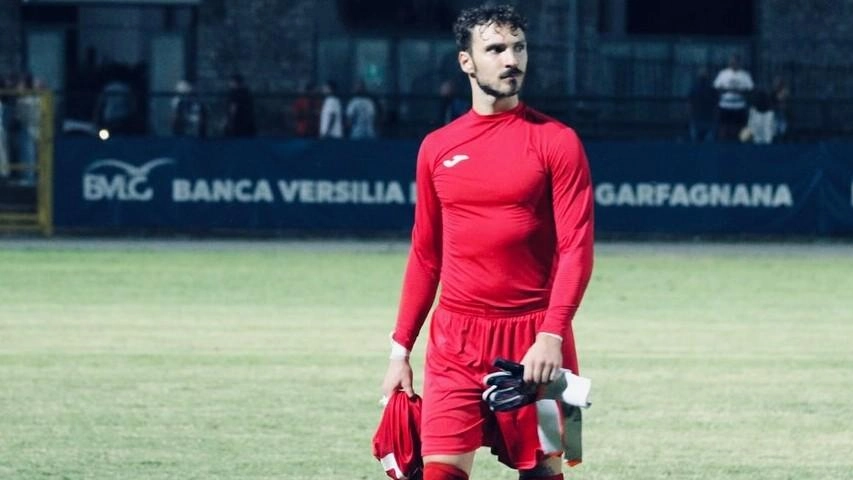 Il colpo di mercato della settimana lo piazza il Forte dei Marmi in Promozione prendendo un portiere di categoria superiore... Il colpo di mercato della settimana lo piazza il Forte dei Marmi in Promozione prendendo un portiere di categoria superiore...