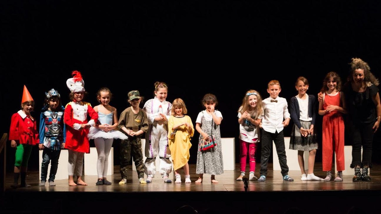 Saranno due i giorni dedicati ai giovani allievi dei laboratori teatrali condotti da Giulia Fanetti (del “Teatrino dei Fondi”... Saranno due i giorni dedicati ai giovani allievi dei laboratori teatrali condotti da Giulia Fanetti (del “Teatrino dei Fondi”...