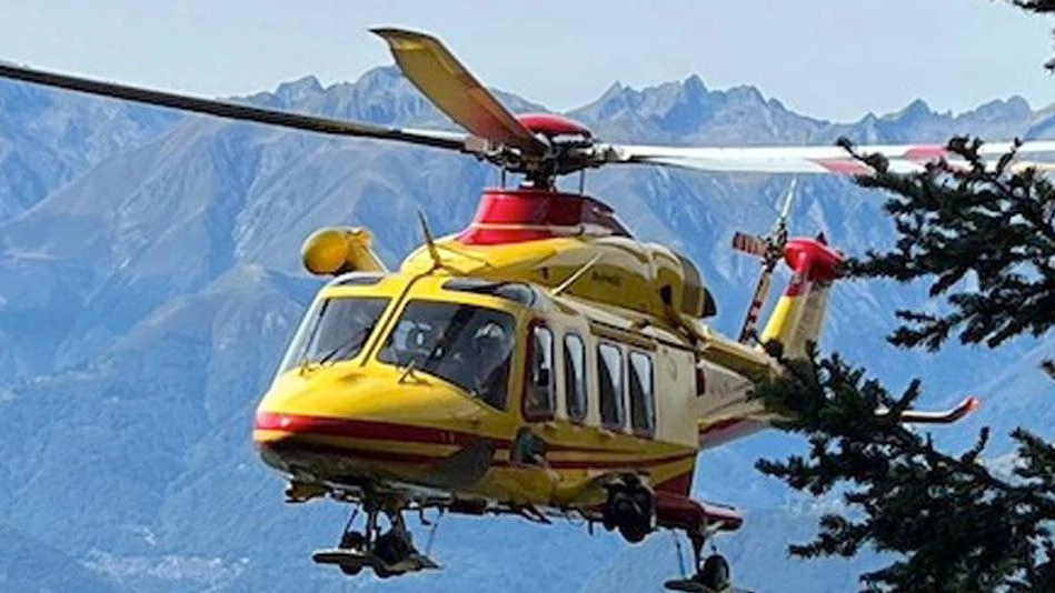 Il prefetto ha riunito il tavolo di crisi con tutte le forze dell’ordine coordinate dall’Aeronautica. Difficili le operazioni: a causa del forte vento e della pioggia non è stato possibile usare elicotteri . Il prefetto ha riunito il tavolo di crisi con tutte le forze dell’ordine coordinate dall’Aeronautica. Difficili le operazioni: a causa del forte vento e della pioggia non è stato possibile usare elicotteri .