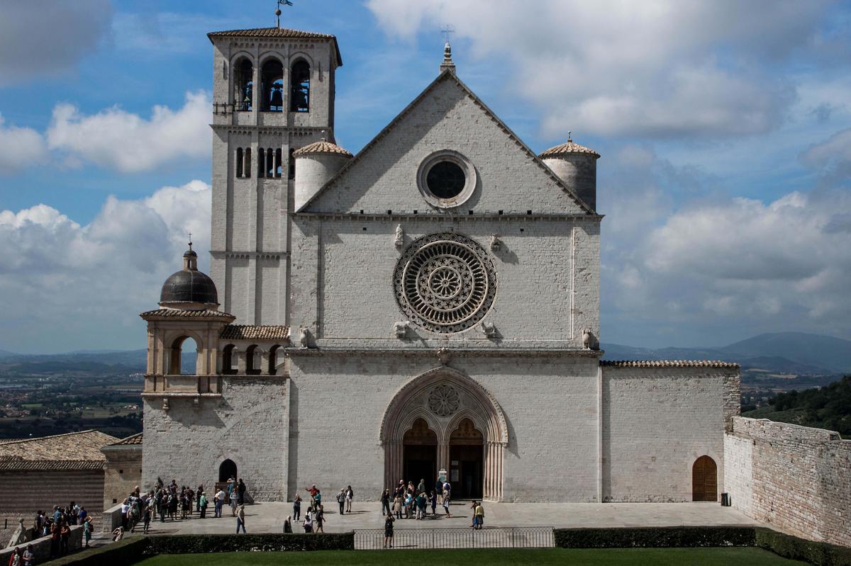 Turisti truffatori: comprano mille euro di souvenir con un finto bonifico istantaneo
